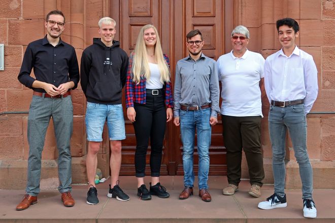 Das Küsterteam im Jahre 2021: Niklas Grob (Oberküster), Felix Beck (nicht mehr im Team), Sabrina Beck, Simon Beck, Burkhard Fengel und Kevin Hillenbrand (v. l. n. r.)